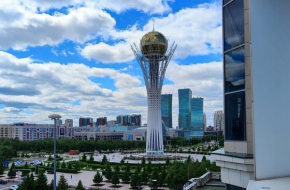 9 спальных мест в центре 3х комн кв с 4мя кроватями и 2мя санузлами с шикарным видом на Байтерек